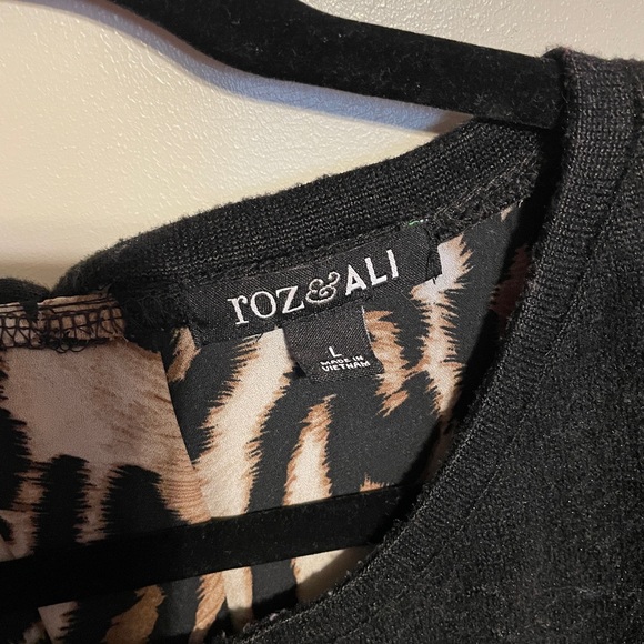 Roz & Ali, womens L, black front with leopard back, 3/4 sleeves - Picture 2 of 3